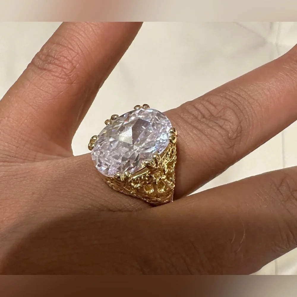Vintage-Style Gold Ring with Oversized Faceted Crystal